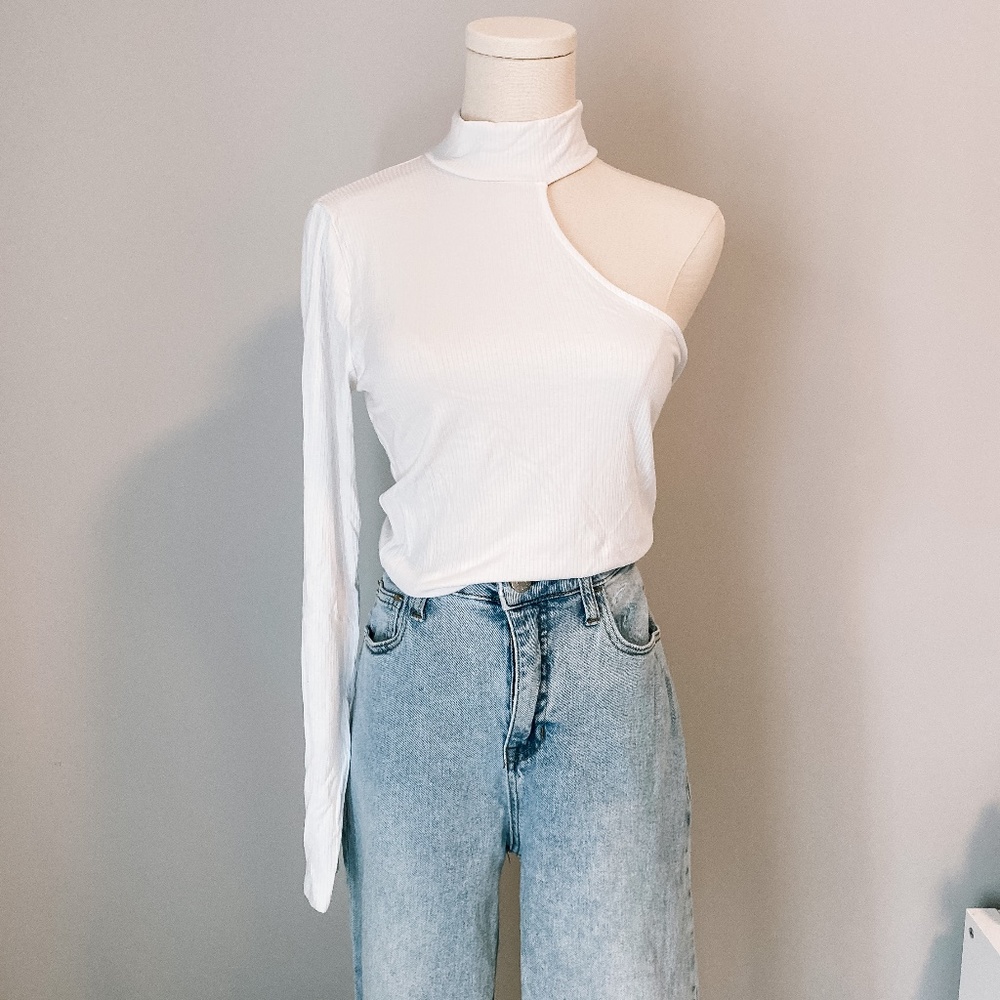 LIKE NEW One Shoulder White Long Sleeve Top